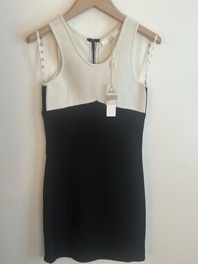 Stretta Cream and Black Sleeveless Sheath Dress